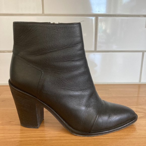 Vince. Black Leather Boots - Picture 4 of 4